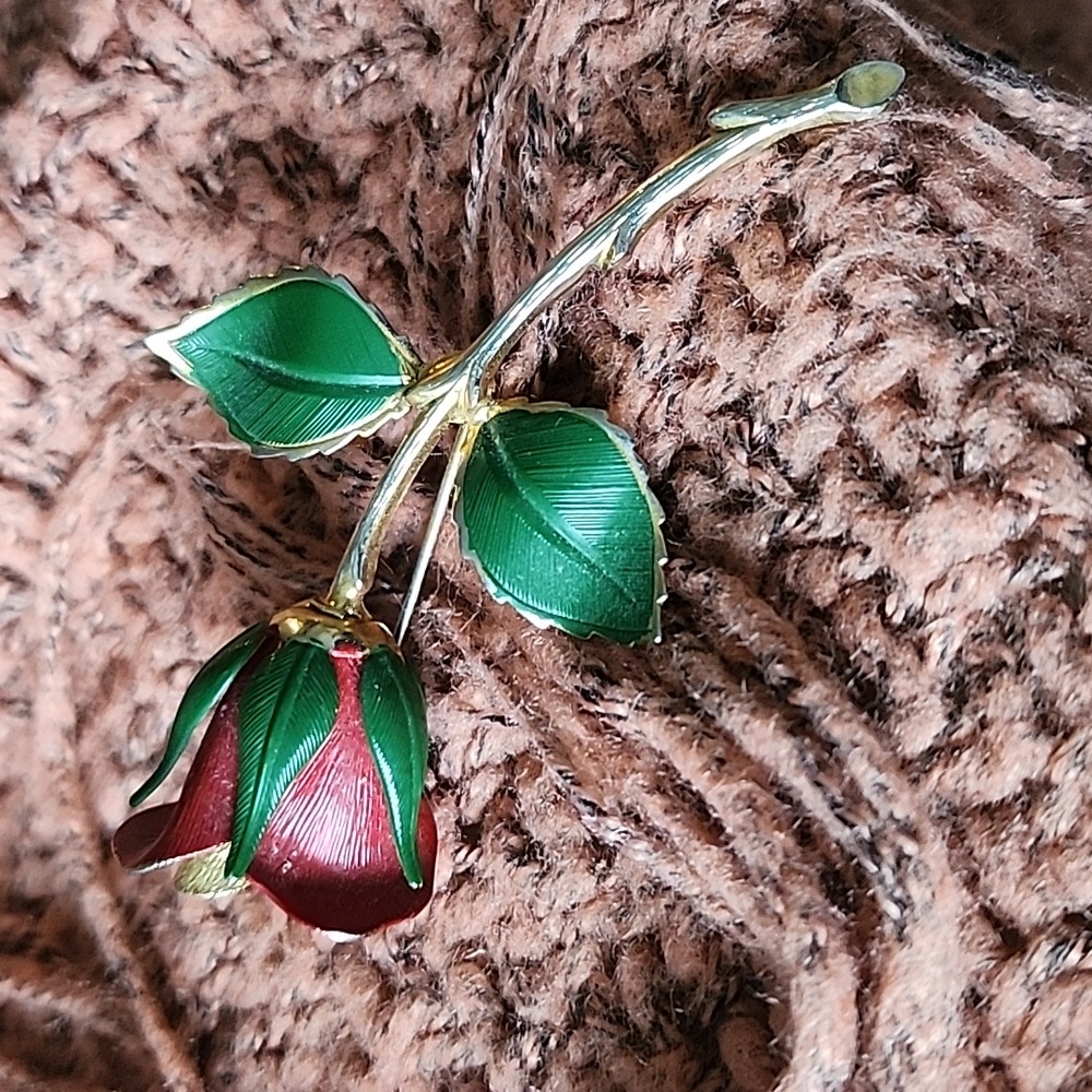 Rose brooch